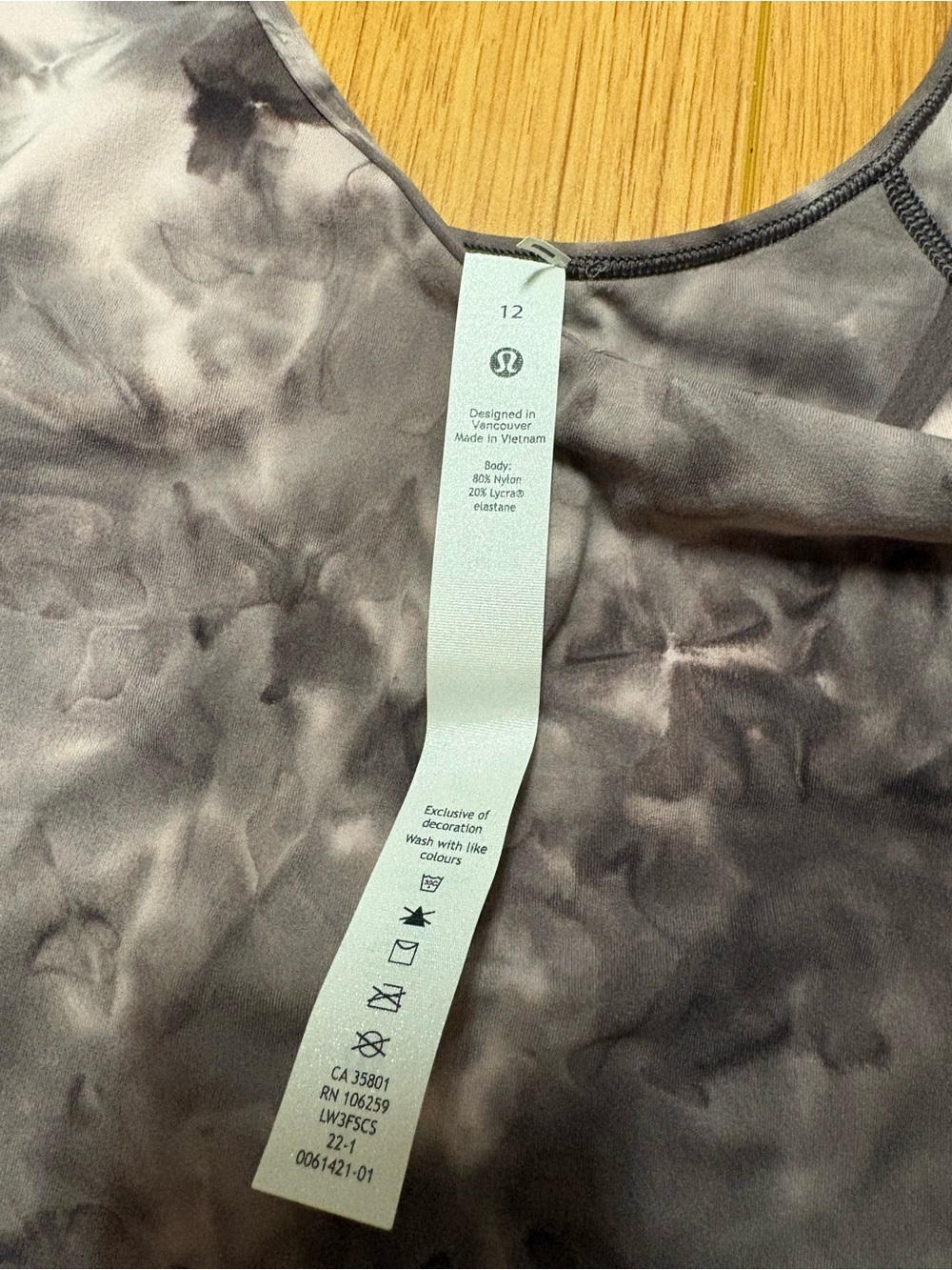lululemon athletica Gray/Mauve Tie-Dye Scoop Crop Top - Picture 4 of 4